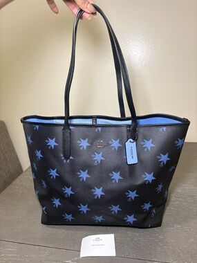 Coach Black Star Print Tote Bag Logo Tag Clasp Closure Blue Lining